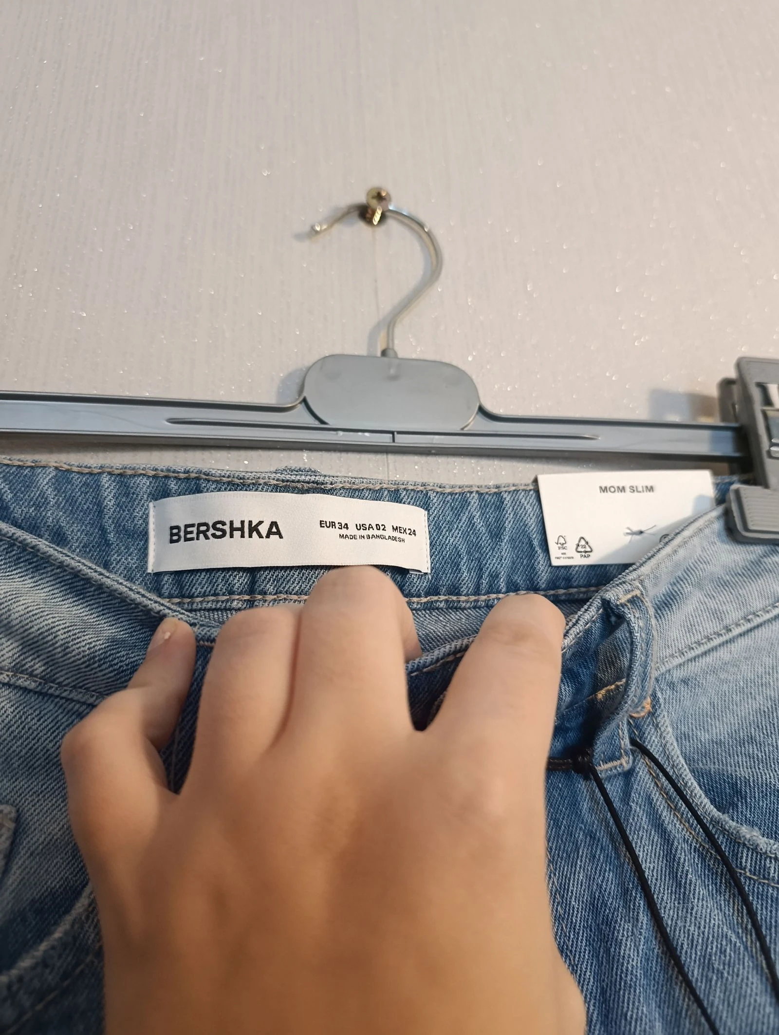Jean Mom Slim Bershka Nuevo con etiqueta - Talla 34 (XS) – photo 4
